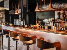 Restaurant 327