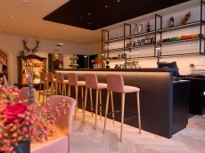 Lenis Wine & Dine