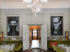LOUIS restaurant