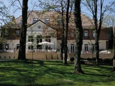 LOUIS restaurant