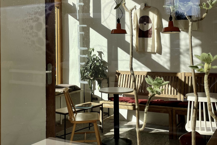 Cafe V17