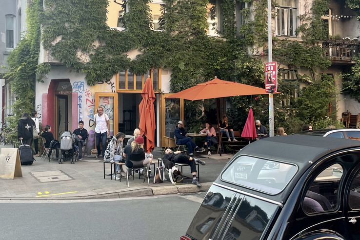Cafe V17
