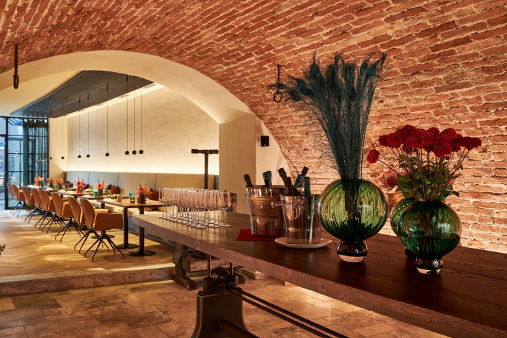 Lenis Wine & Dine