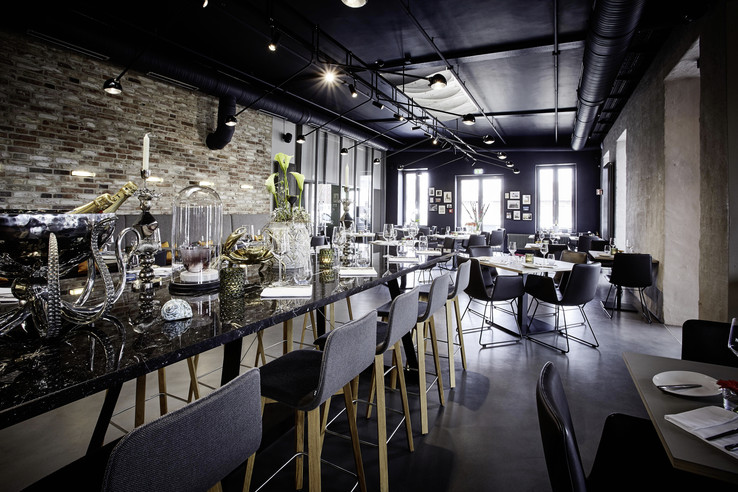 The Newport - Restaurant & Marina