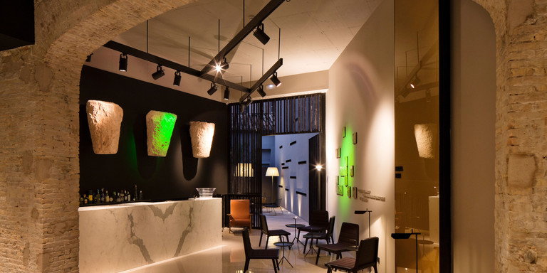Caro Hotel